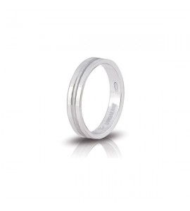 Fedina di fidanzamento Unoaerre Biancospino in argento 925 bianco in finitura liscia con righe centrali. Mm 3,80