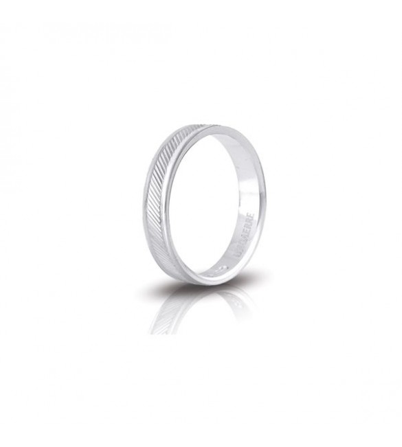 Fedina di fidanzamento Unoaerre Giunchiglia in argento 925 bianco in finitura lucida con diamantatura obliqua. Mm 3,80